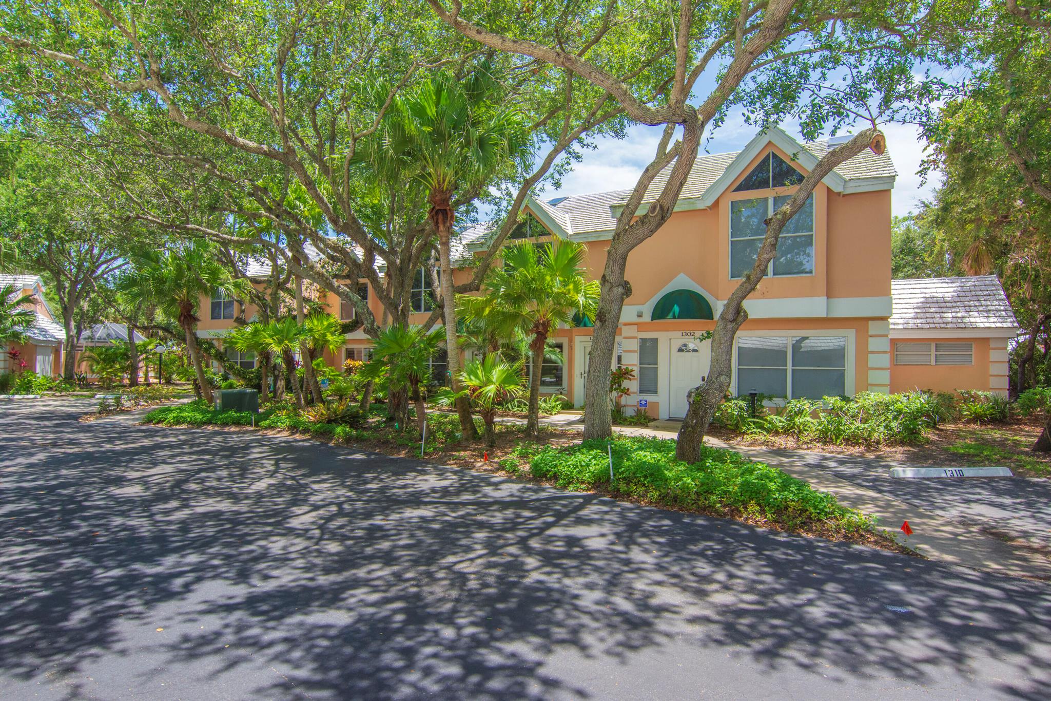 Photo 12 of 45 of 1304 Coral Park Lane 102 condo