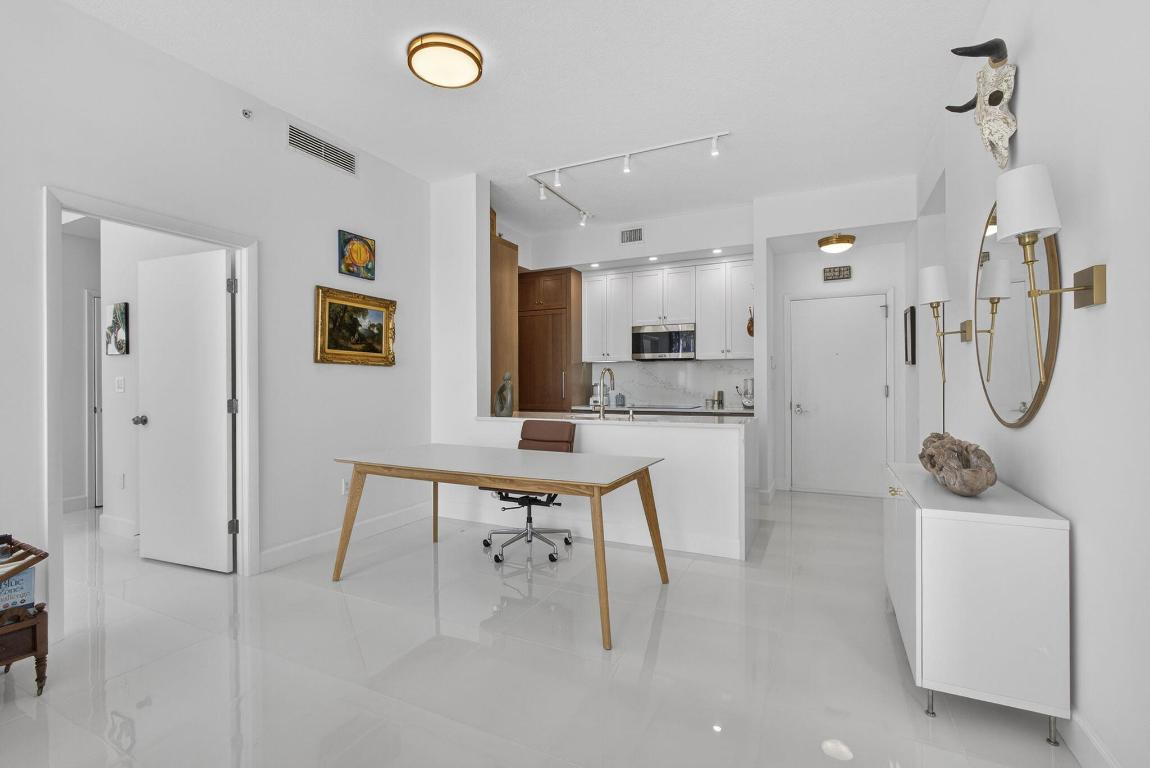 CITYPLACE SOUTH TOWER - Residential