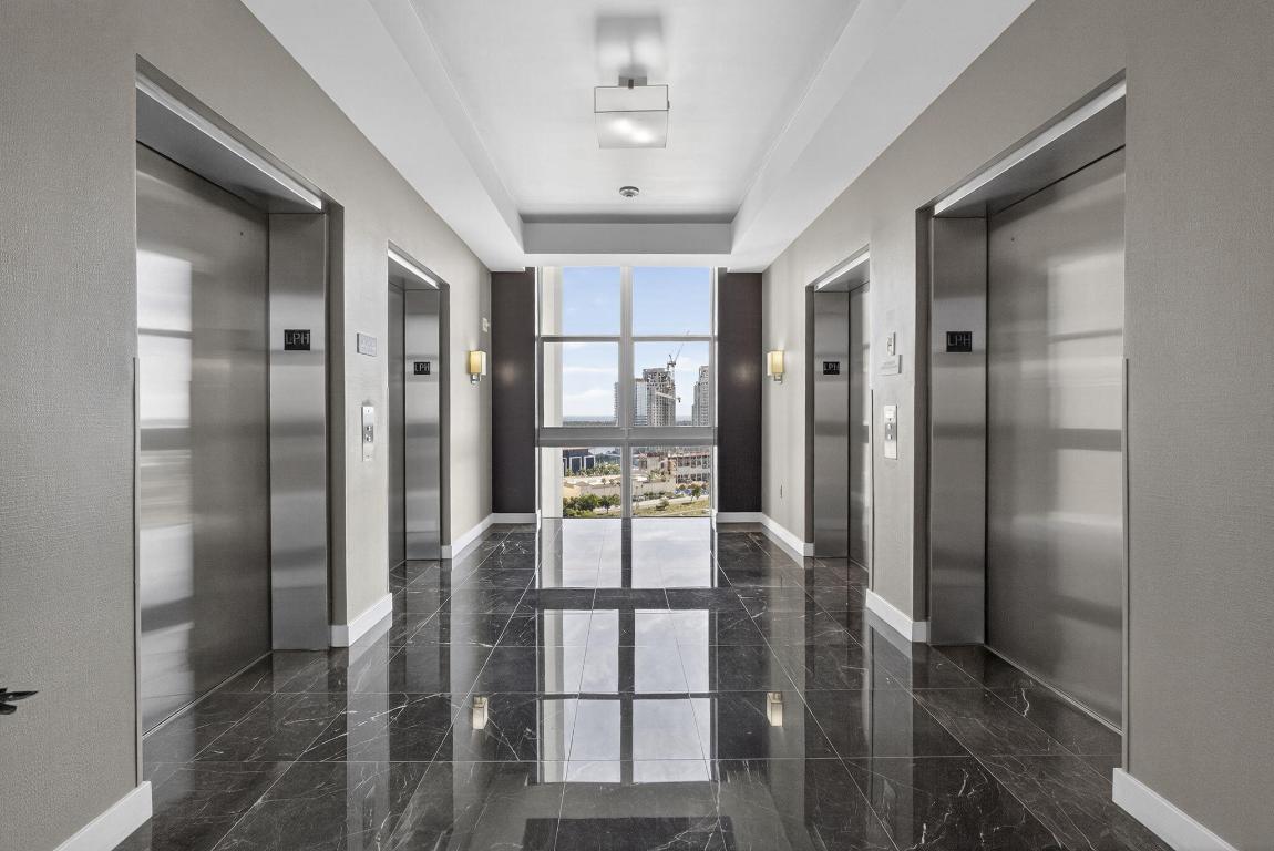 CITYPLACE SOUTH TOWER - Residential