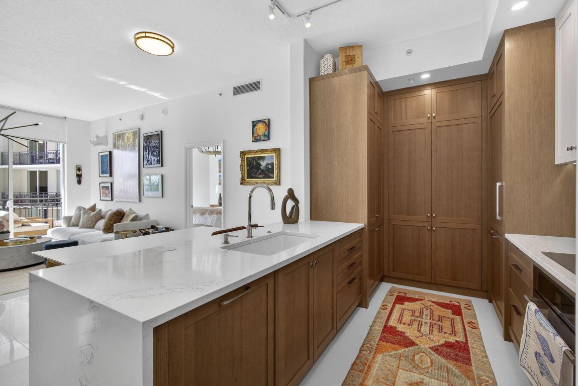 CITYPLACE SOUTH TOWER - Residential