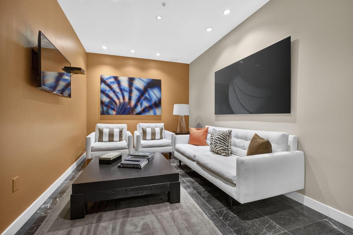 CITYPLACE SOUTH TOWER - Residential