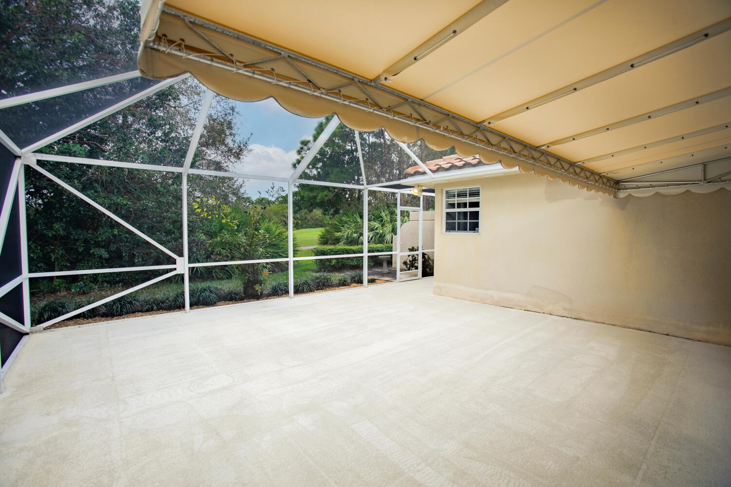 DOUBLE TREE - Residential