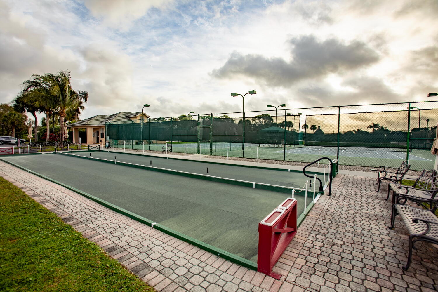 DOUBLE TREE - Residential