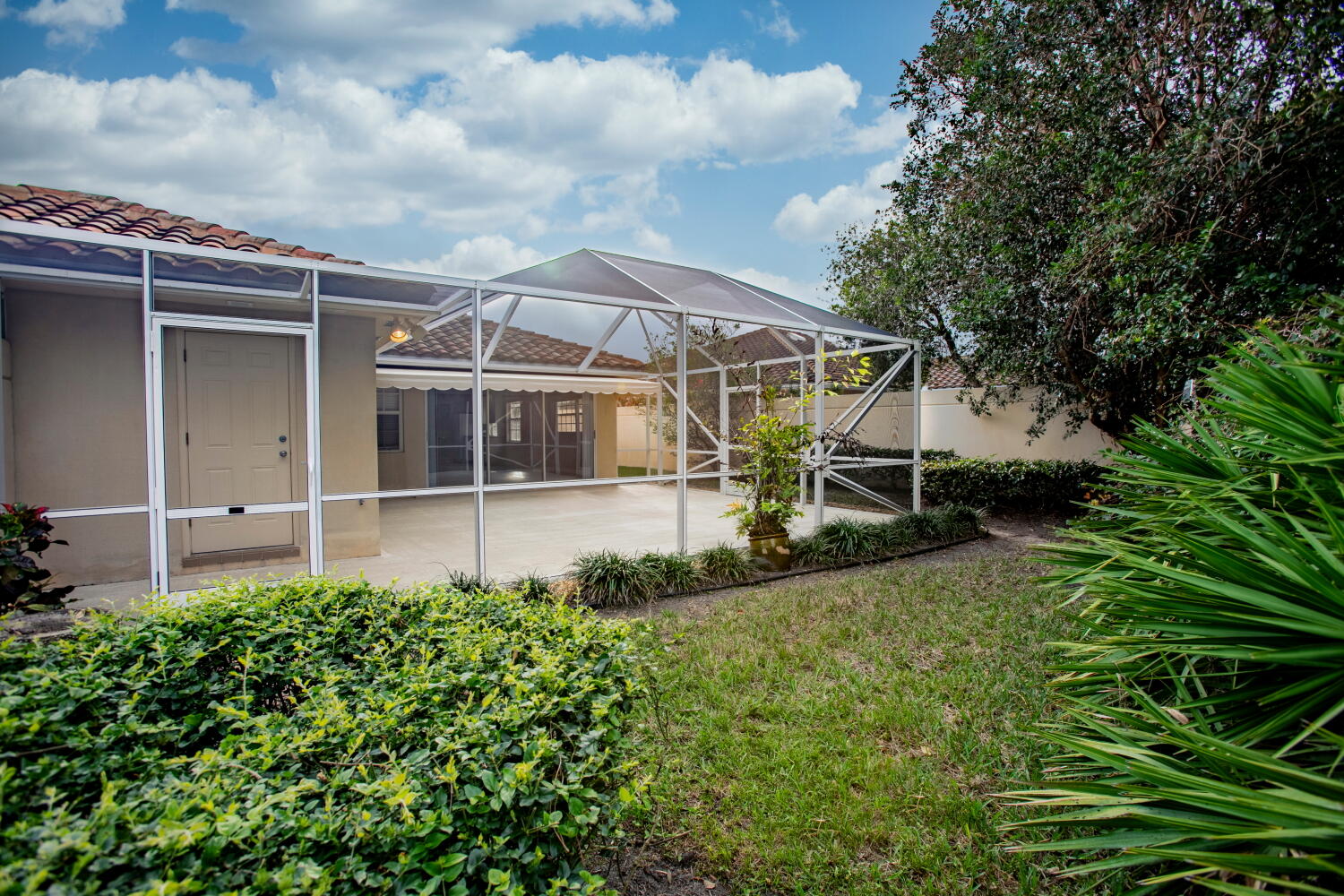 DOUBLE TREE - Residential