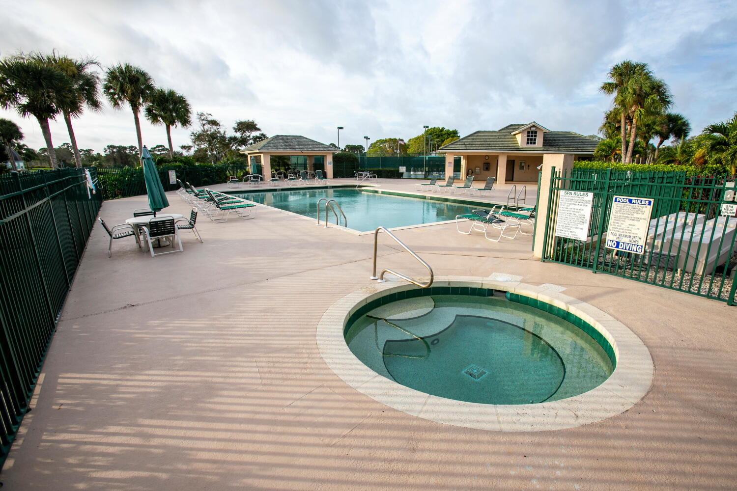 DOUBLE TREE - Residential