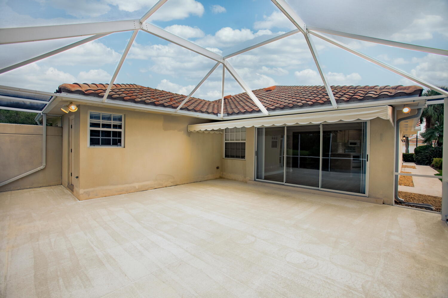 DOUBLE TREE - Residential