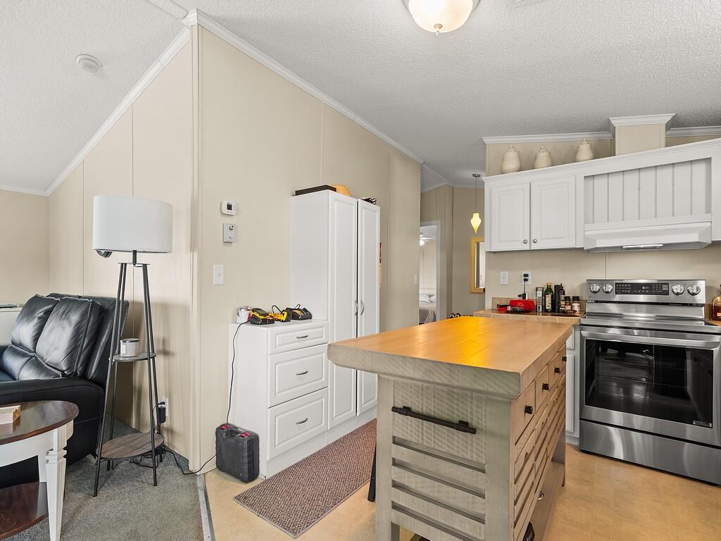 Spanish Lakes Riverfront - Residential