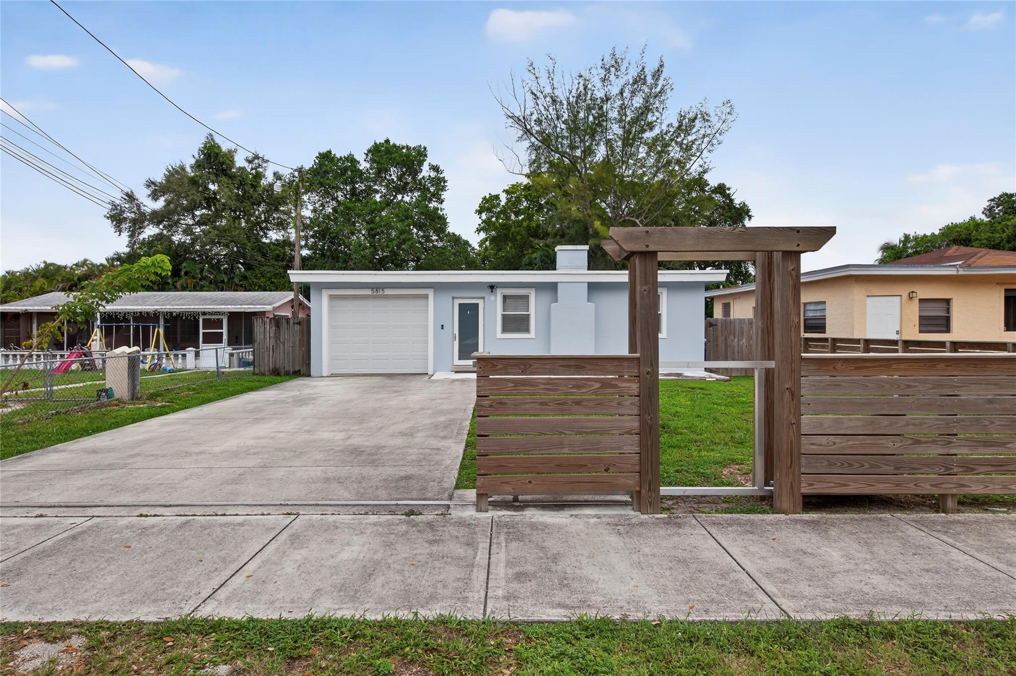 5815 Buchanan St