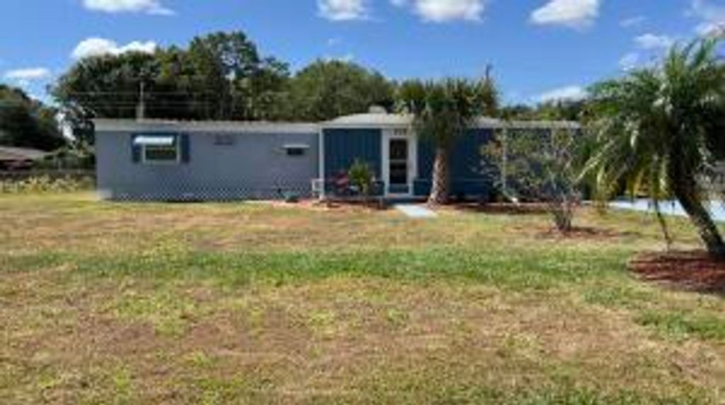 Photo of 139 Vindale Avenue, Fort Pierce, FL 34951 (MLS # R11136043)