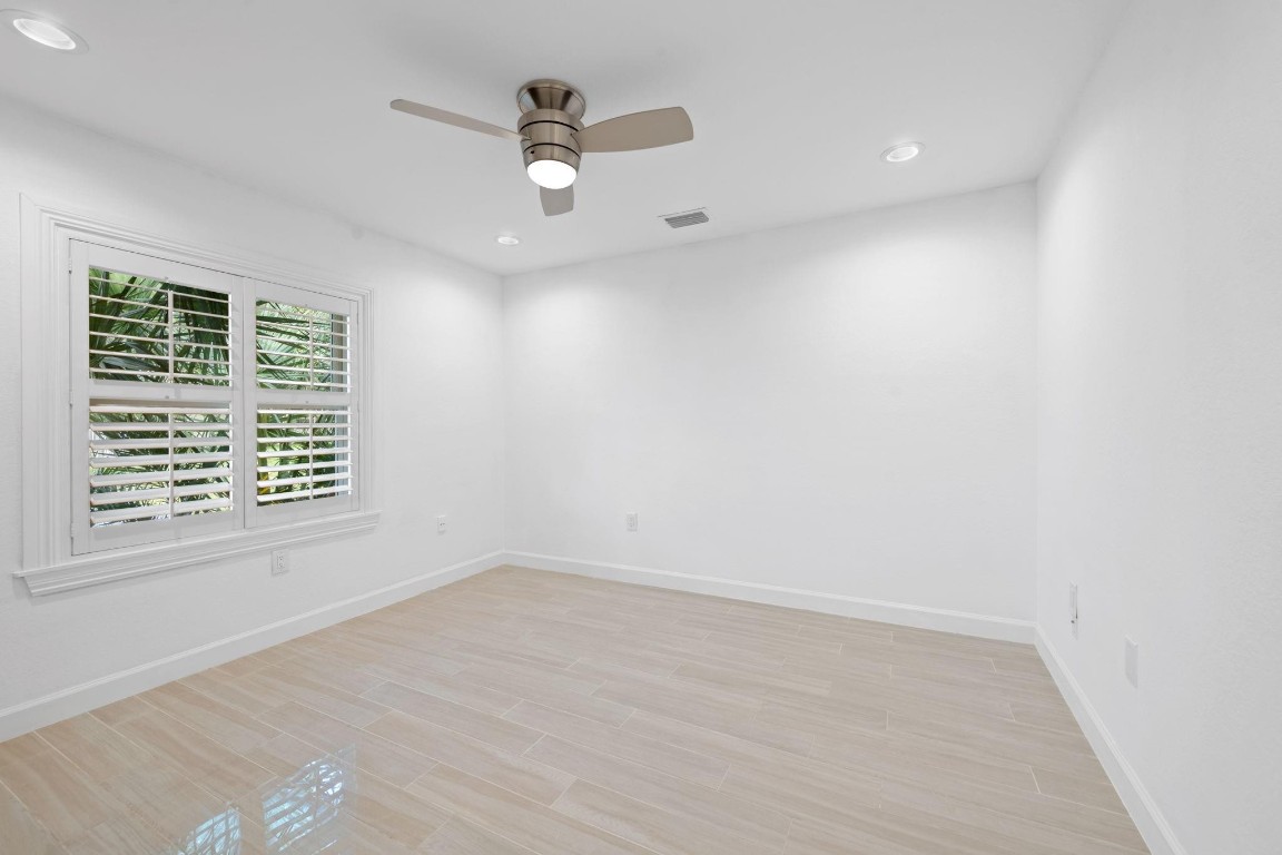 Golf-Tam Village 119-18 B - Residential