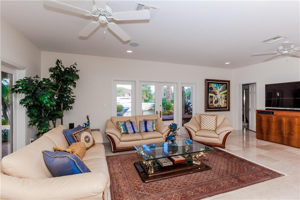 Del Lago Isle 42-2 B - Residential