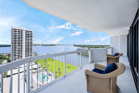 Condominium in North Palm Beach FL 123 Lakeshore Drive Dr 5.jpg