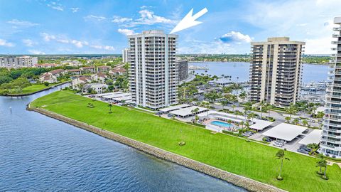 Condominium in North Palm Beach FL 123 Lakeshore Drive Dr 18.jpg