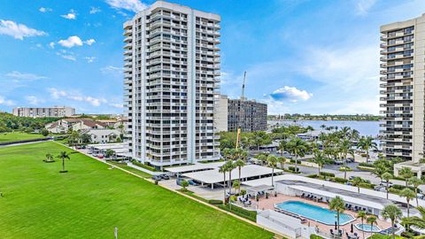 Condominium in North Palm Beach FL 123 Lakeshore Drive Dr 19.jpg