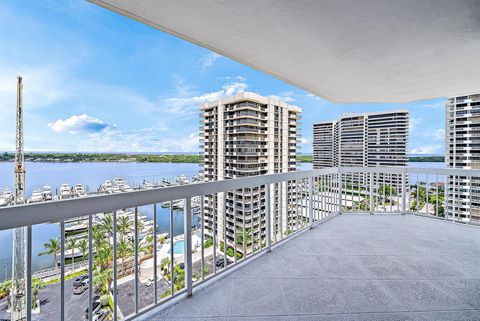 Condominium in North Palm Beach FL 123 Lakeshore Drive Dr 6.jpg