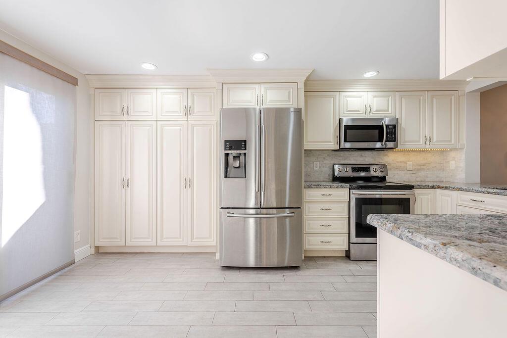 GLENEAGLES CONDO IV - Residential