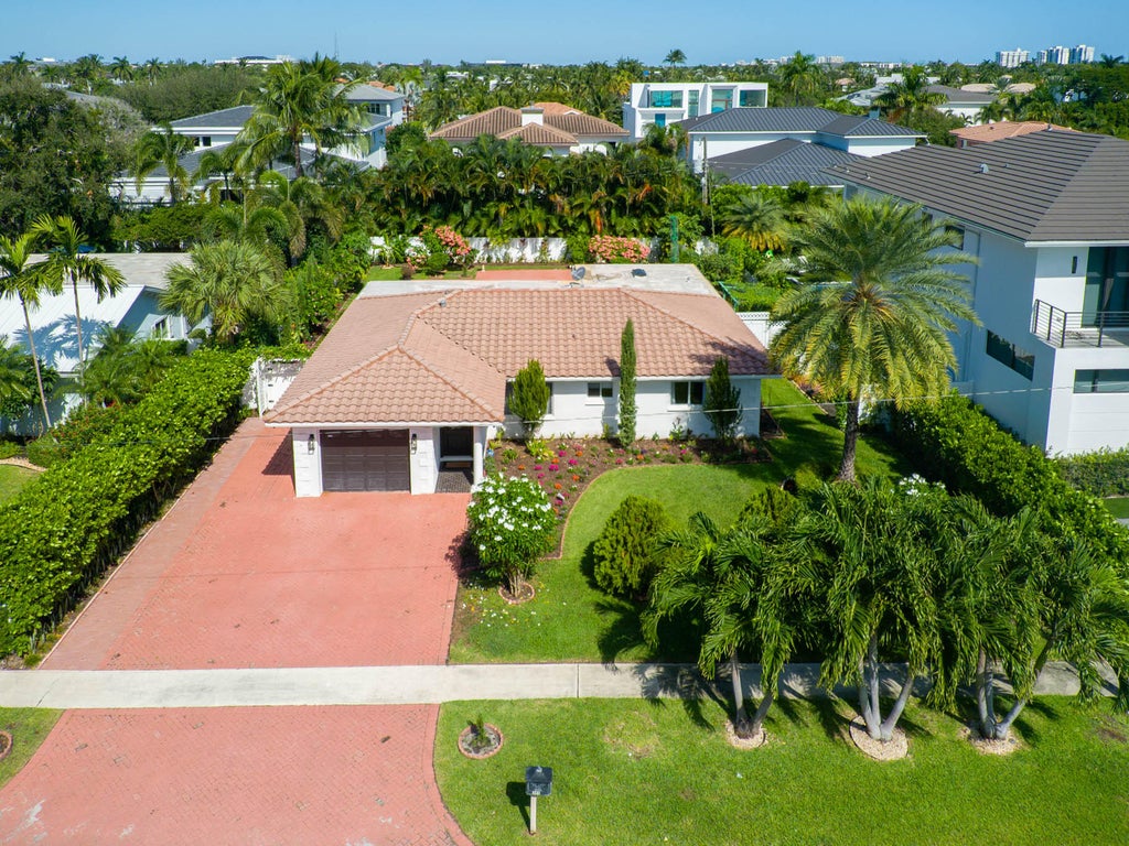 Photo of 349 NE 2ND Street, Boca Raton, FL 33432 (MLS # B26069573)