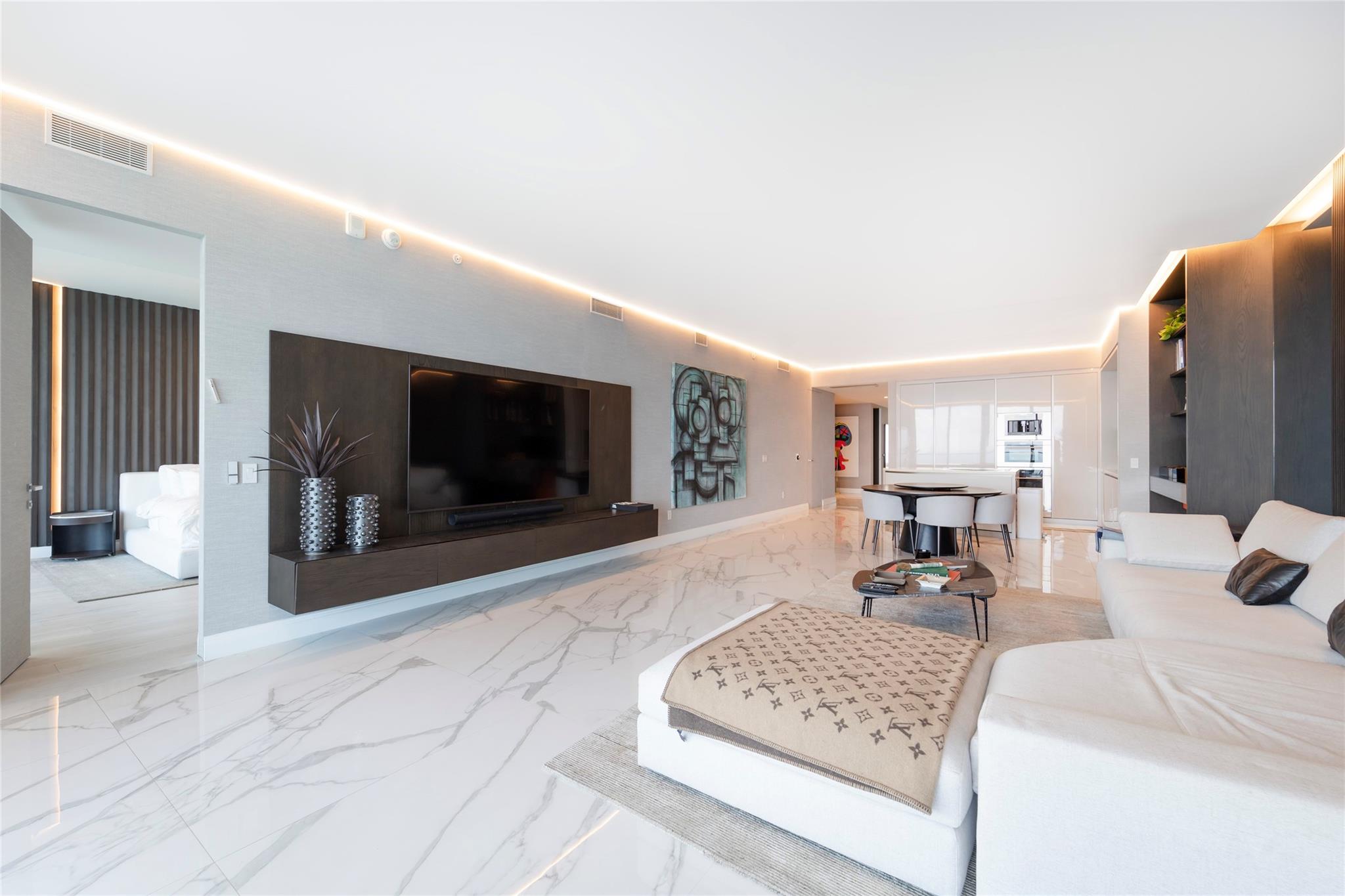18975 Collins Ave 3303