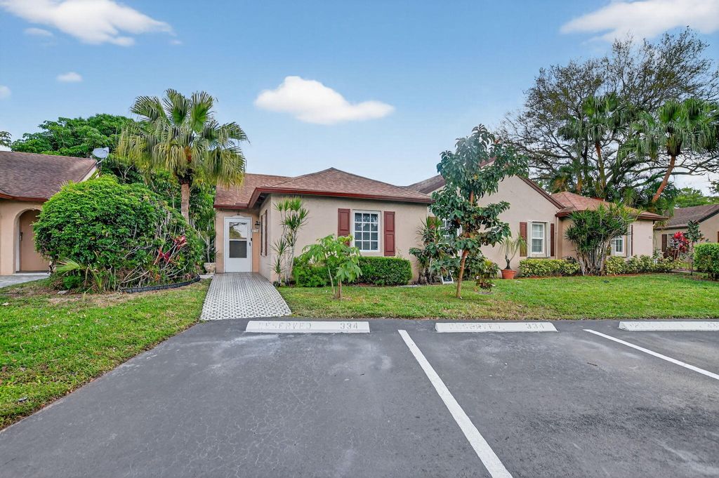 Photo of 22334 SW 57th Circle, Boca Raton, FL 33428 (MLS # B26000396)