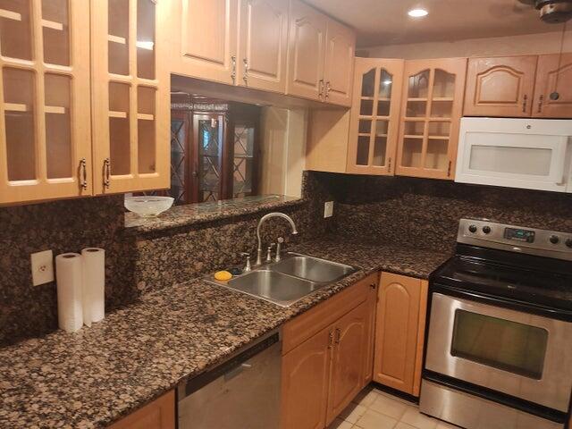 CASTLE APARTMENTS 7 CONDO - Residential