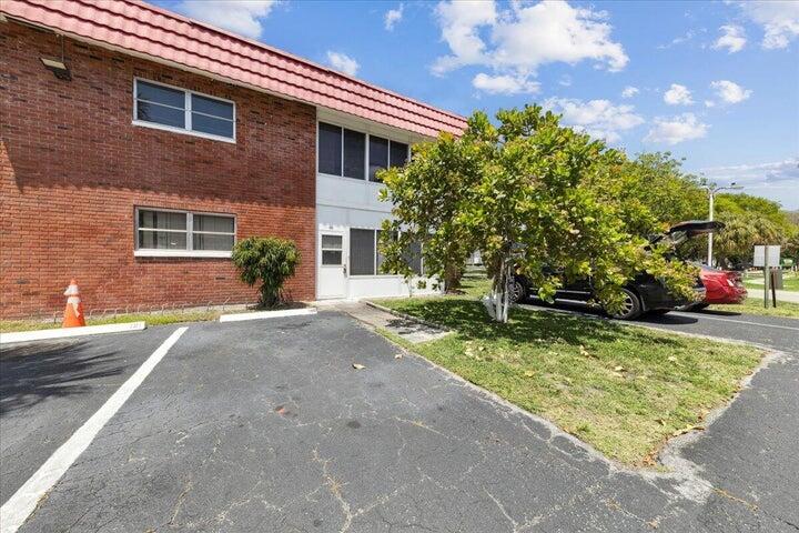 CASTLE APARTMENTS 7 CONDO - Residential