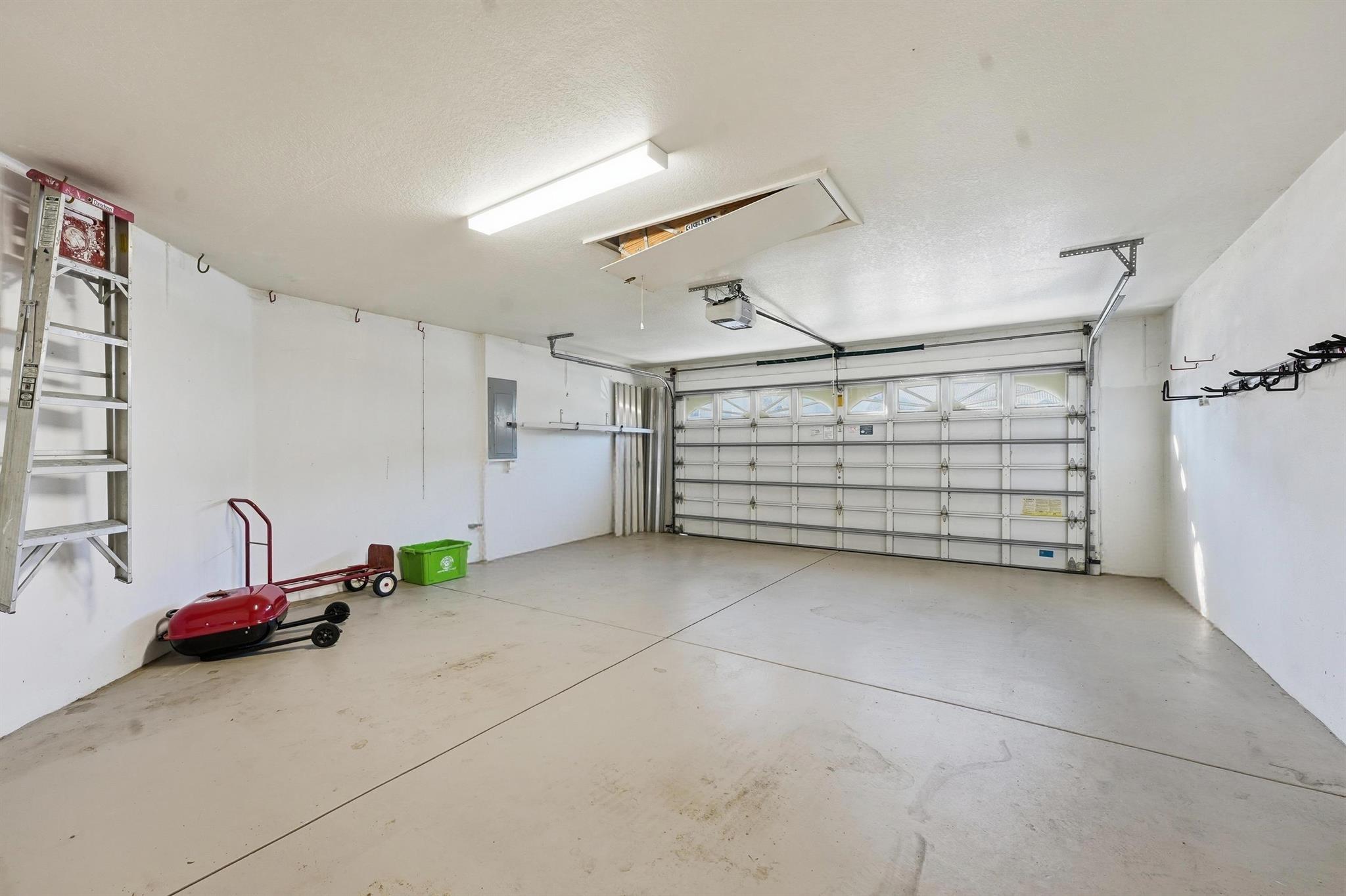 HARBOUR ISLES AT LAKE CHA - Residential