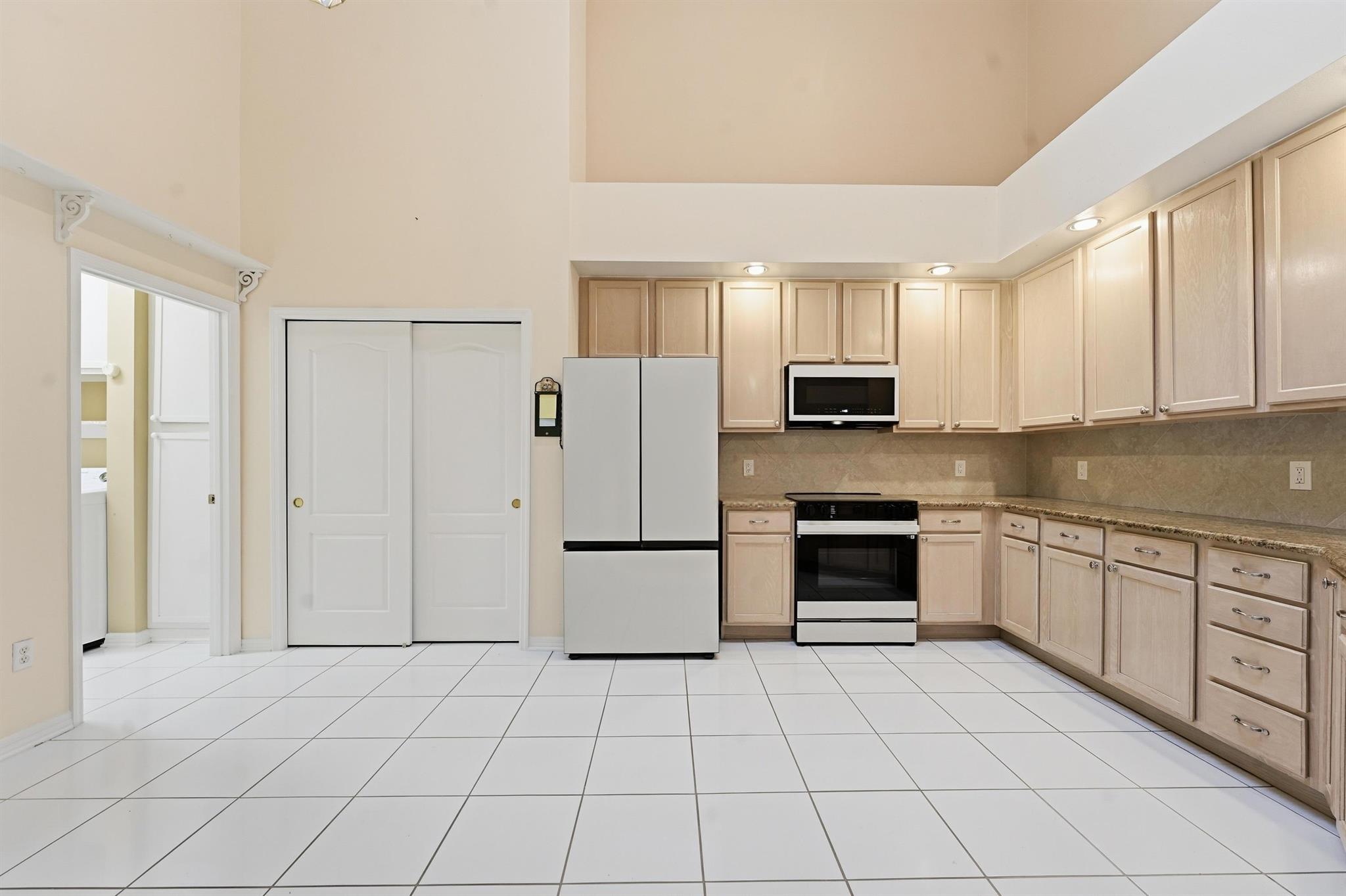 HARBOUR ISLES AT LAKE CHA - Residential