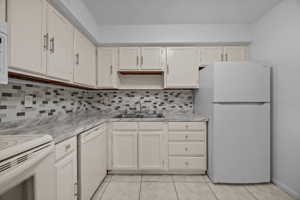 Photo of 9905 Pineapple Tree Drive #210, Boynton Beach, FL 33436 (MLS # R11138721)