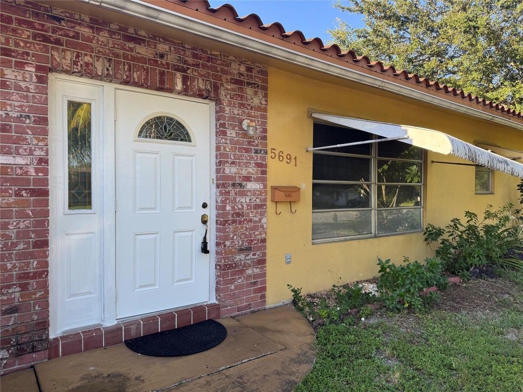 Photo of 5691 SW 1st Street, Plantation, FL 33317 (MLS # B26080620)