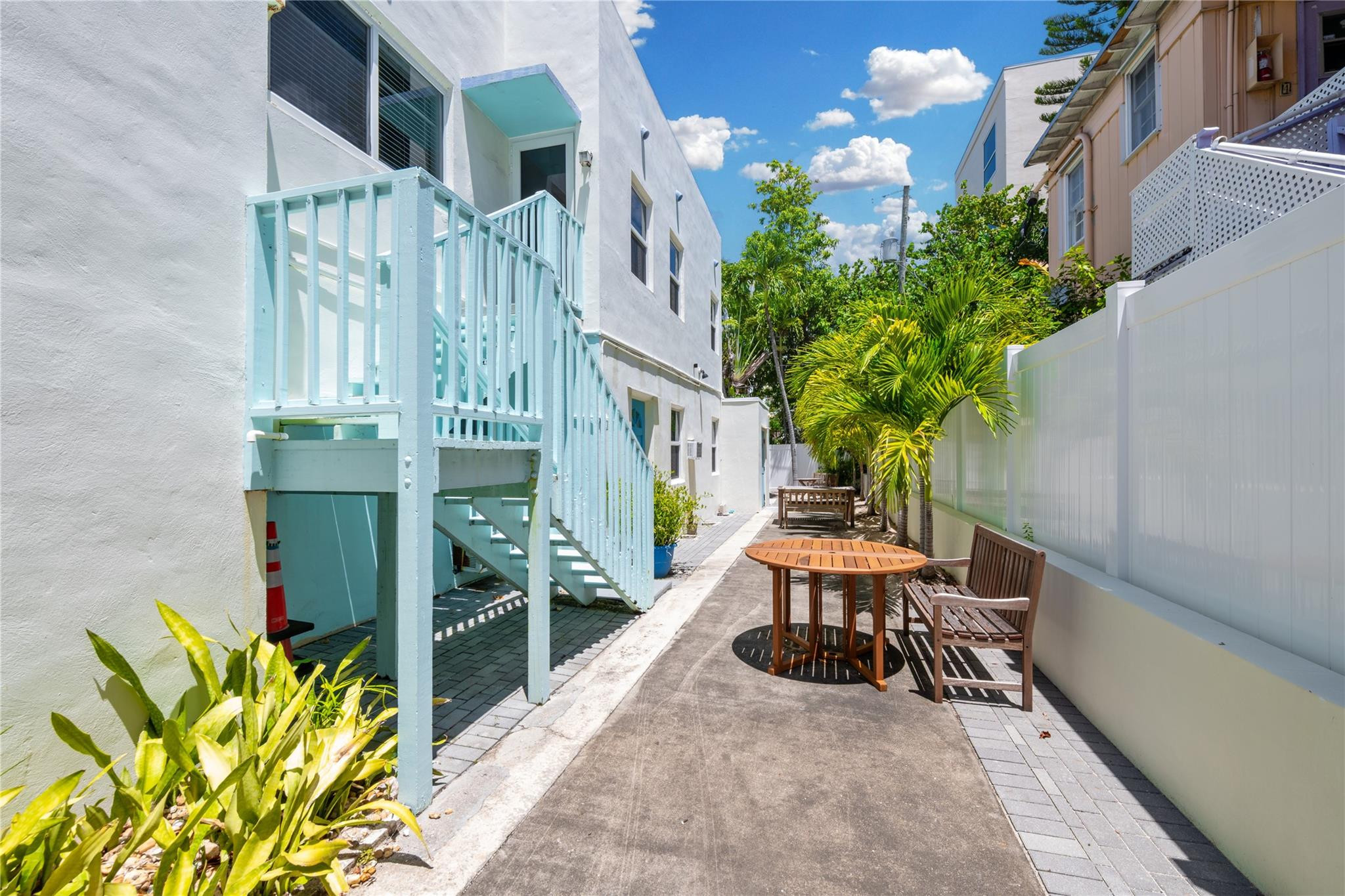 BREAKERS SEVILLE CO-OP - Residential Lease
