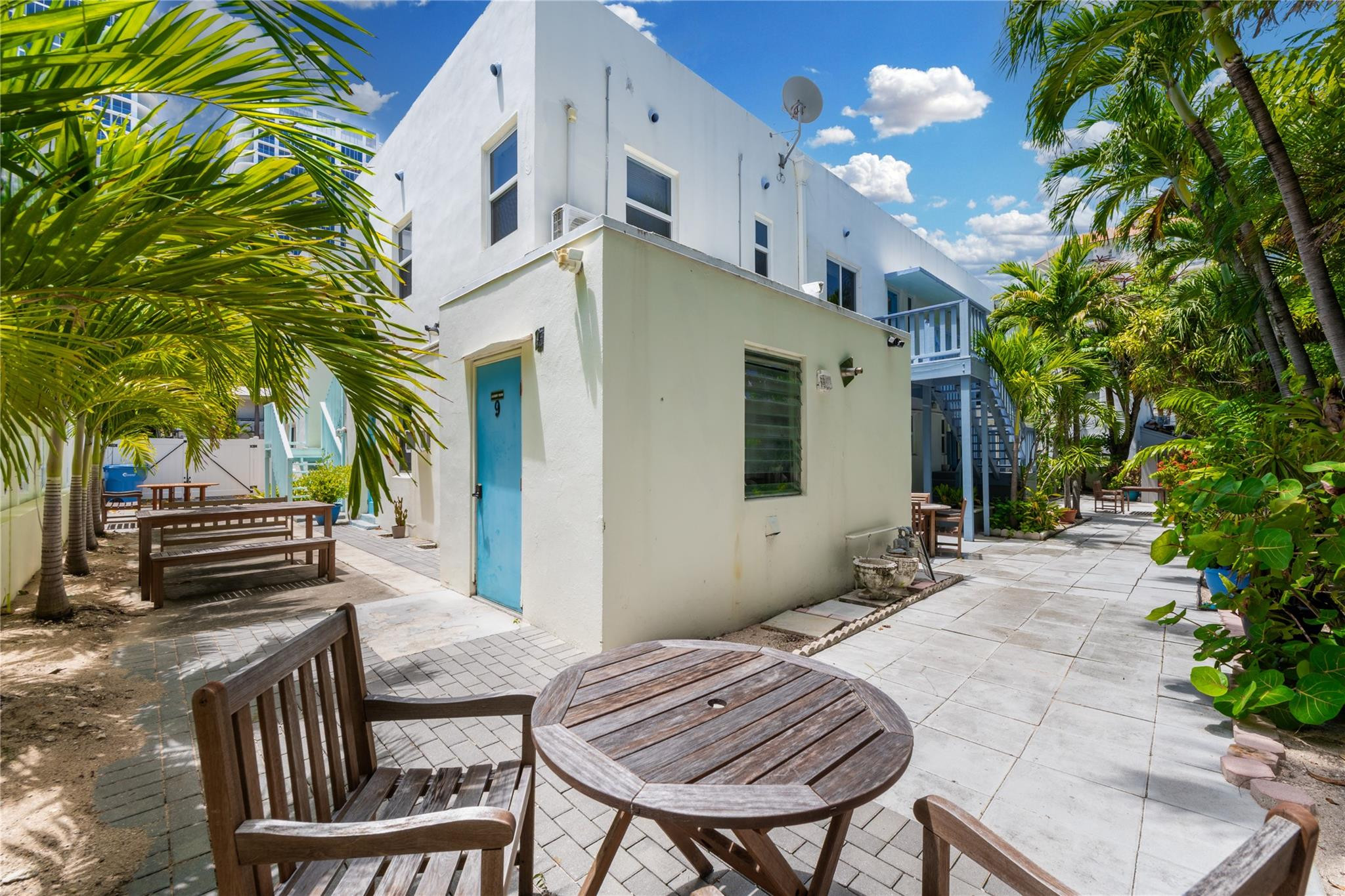BREAKERS SEVILLE CO-OP - Residential Lease