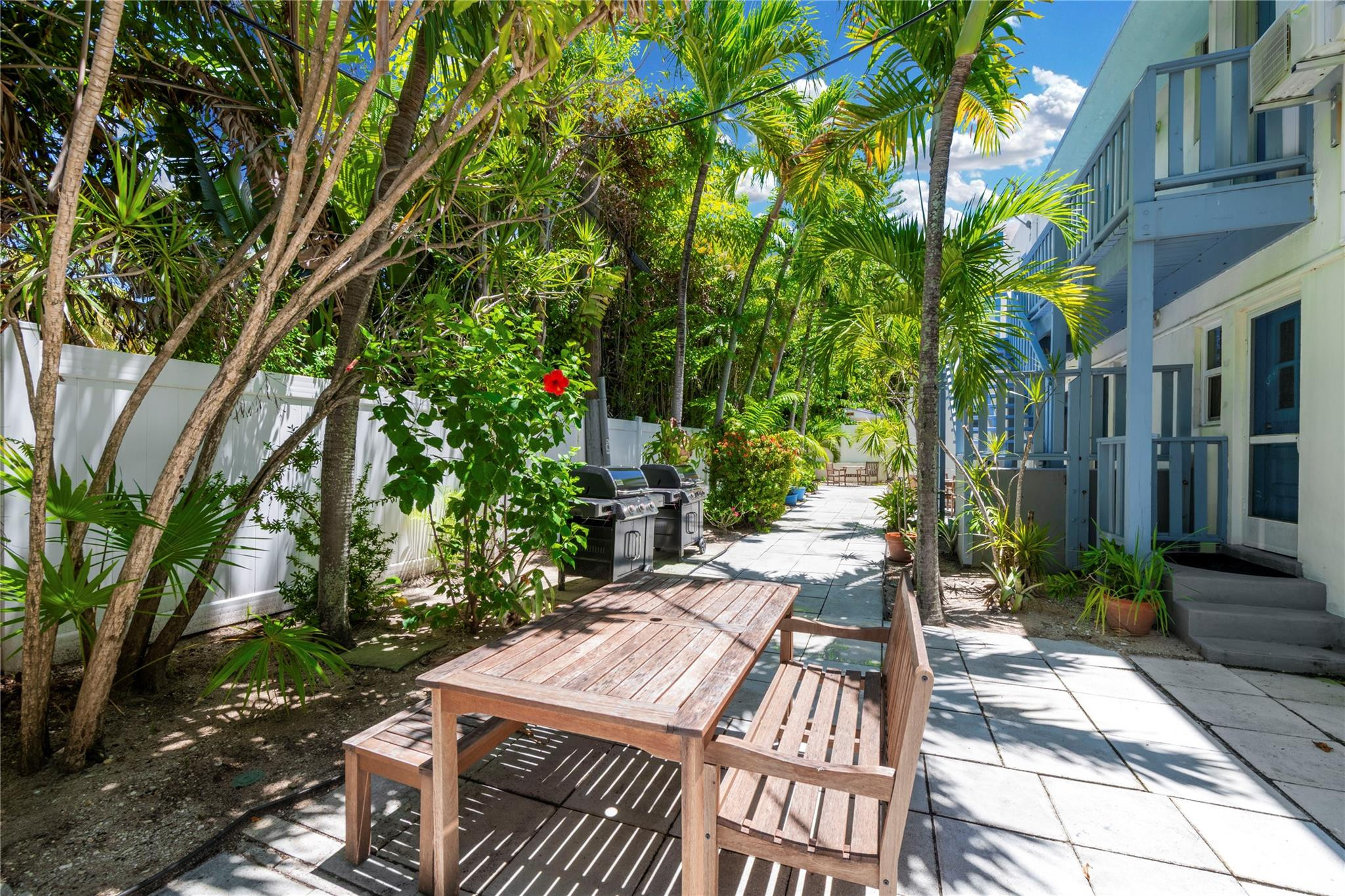 BREAKERS SEVILLE CO-OP - Residential Lease