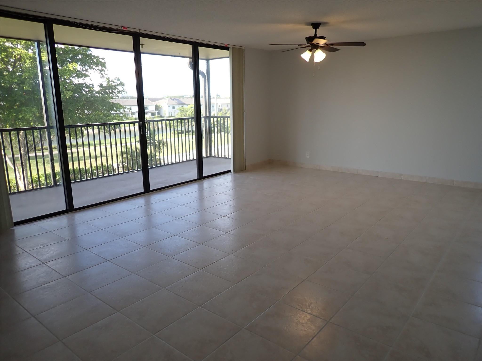 106 Lake Emerald Drive 401