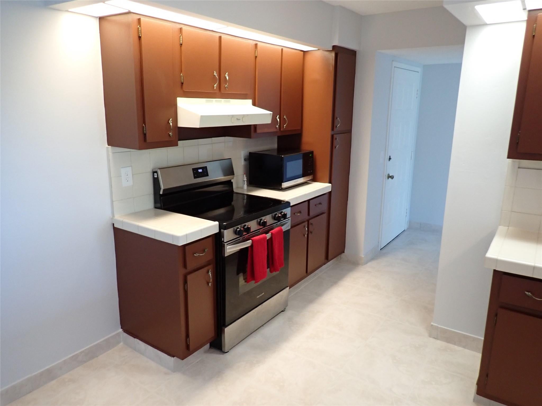 106 Lake Emerald Drive 401