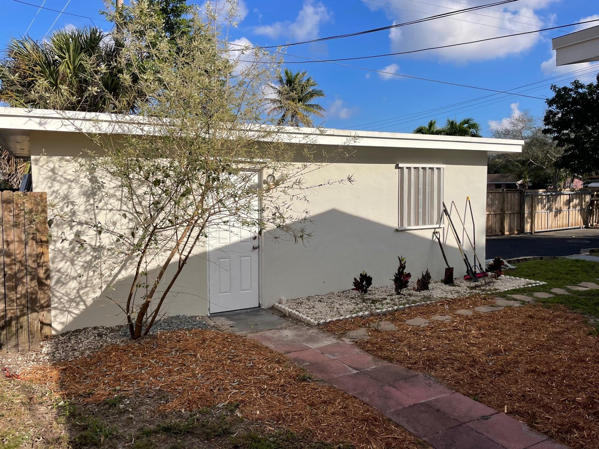 901 N 46th Ave