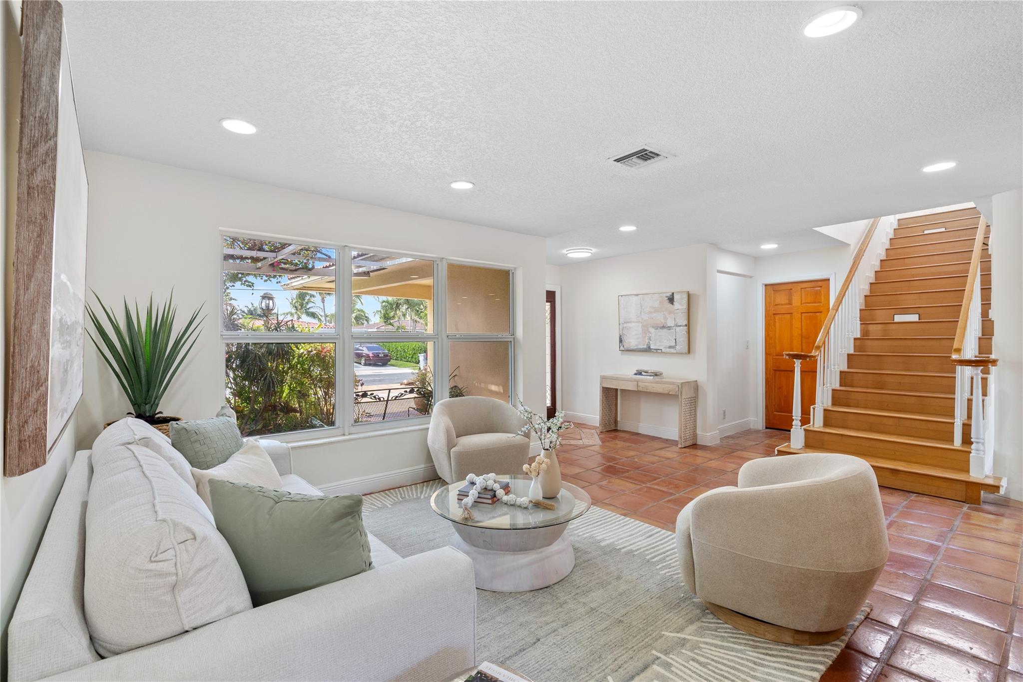241 SE 11th St