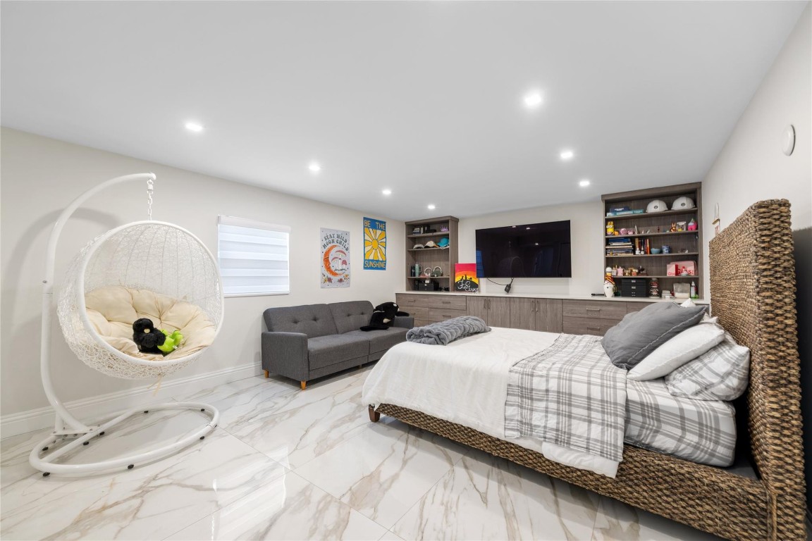 HILLSBORO SHORES SEC B - Residential