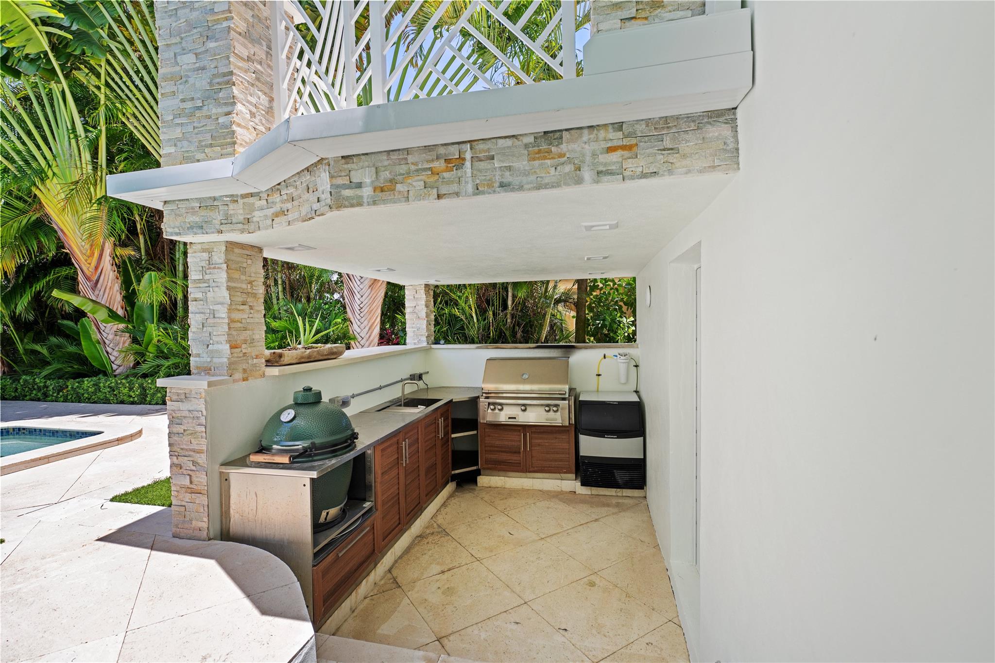 HILLSBORO SHORES SEC B - Residential