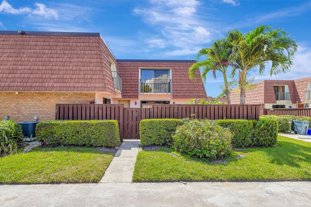 Photo of 3581 SW Sunset Trace Circle, Palm City, FL 34990 (MLS # R11000195)