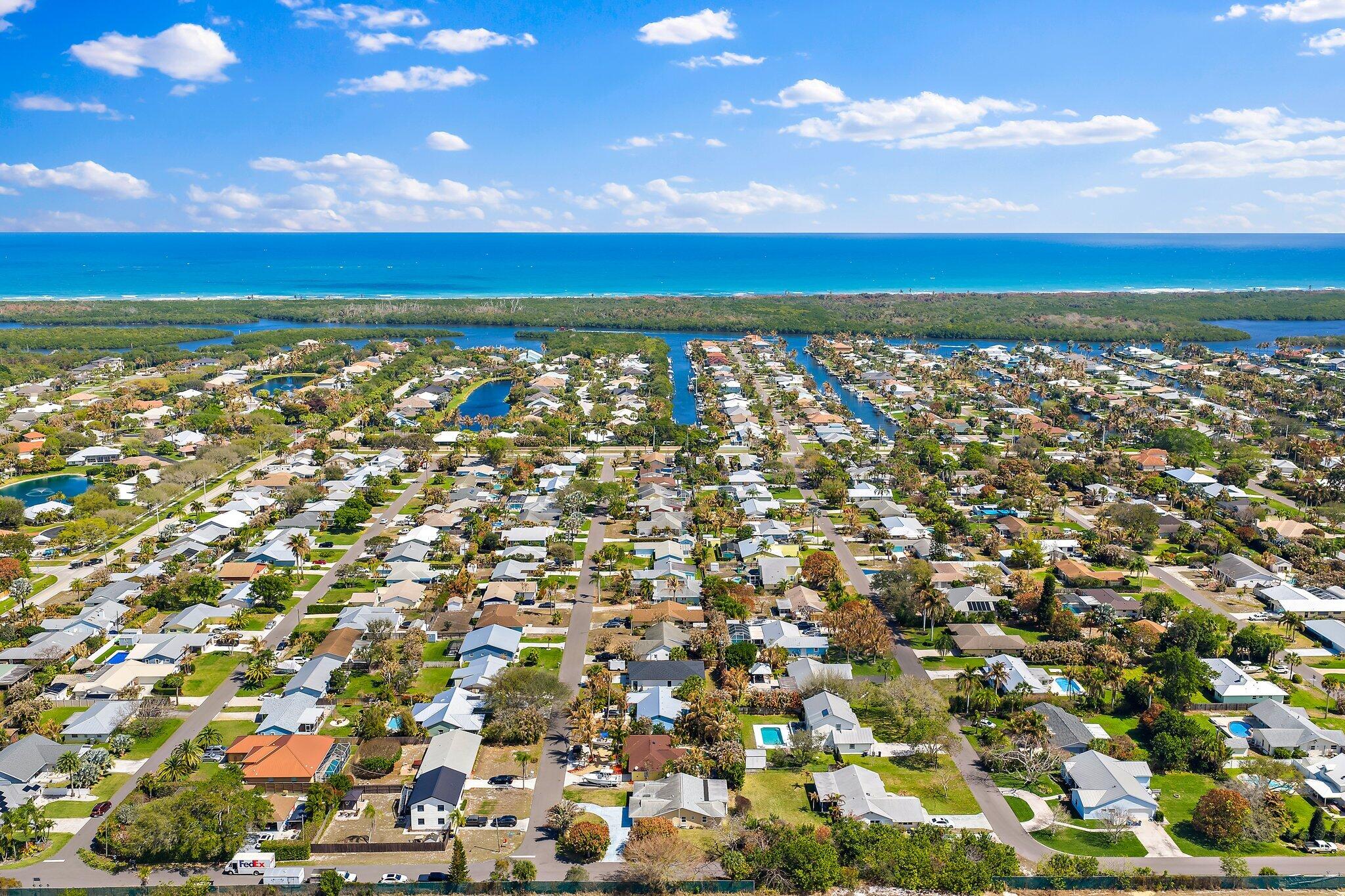 HOBE SOUND ESTATES - Residential