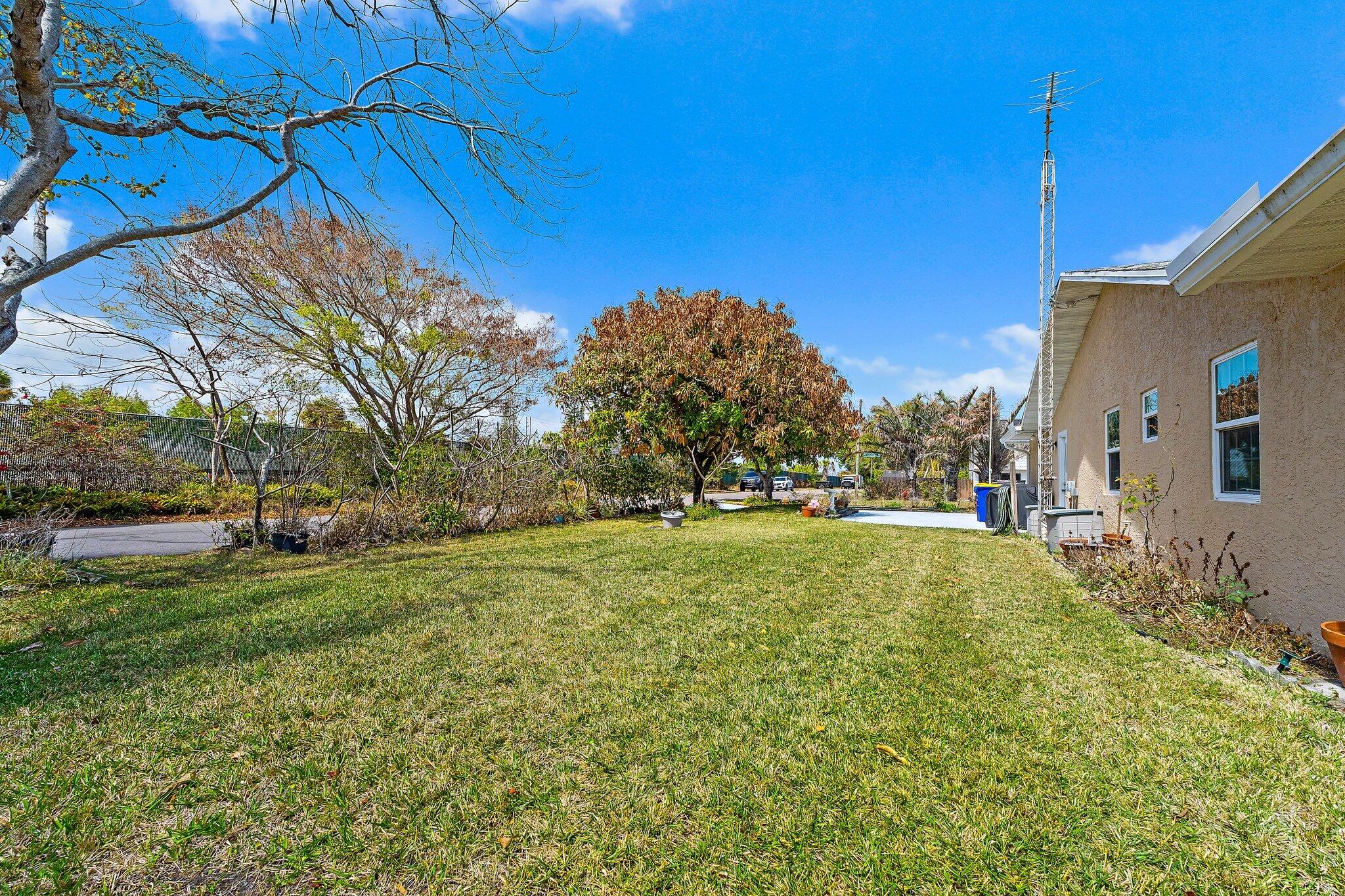 HOBE SOUND ESTATES - Residential