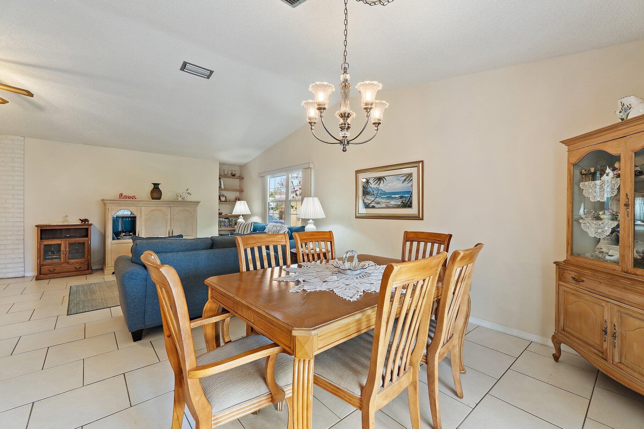 HOBE SOUND ESTATES - Residential