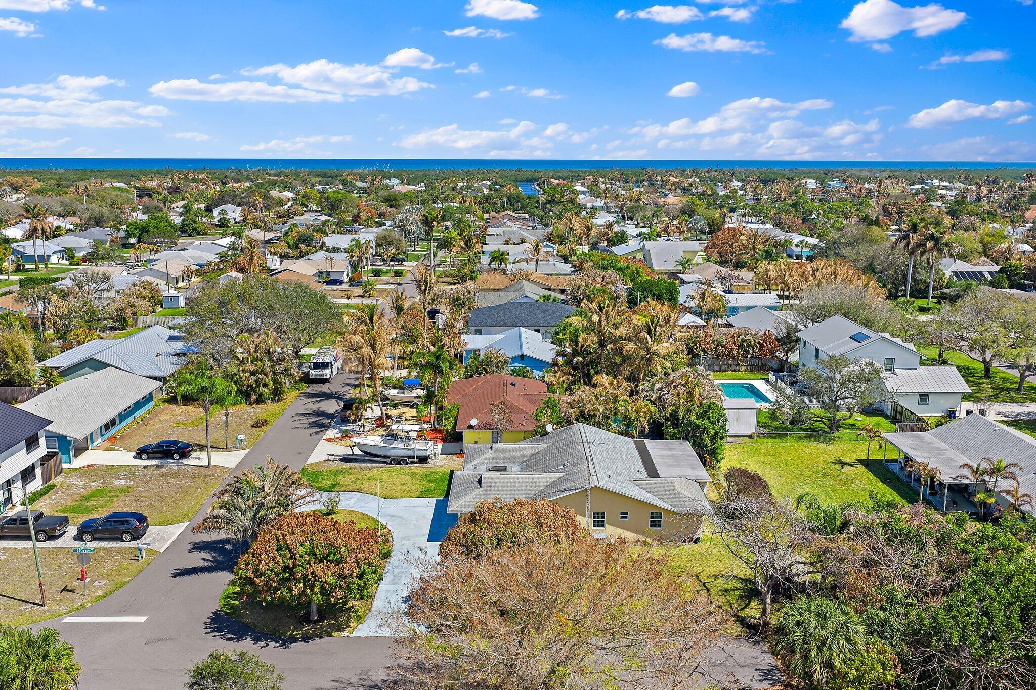 HOBE SOUND ESTATES - Residential