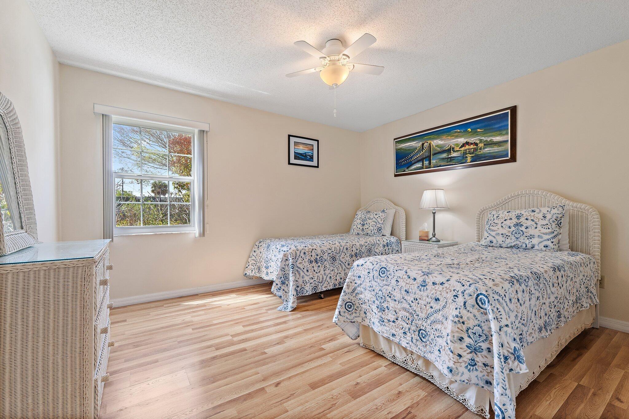 HOBE SOUND ESTATES - Residential