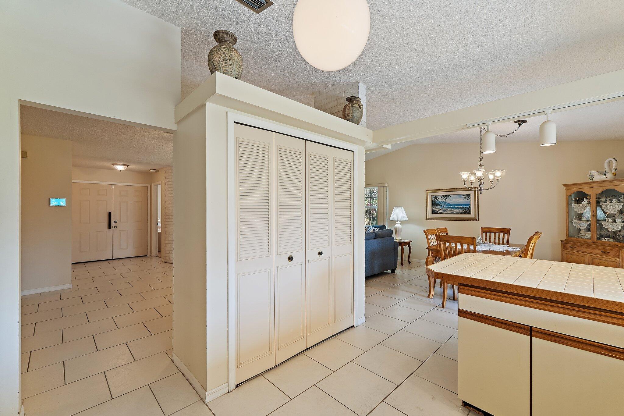 HOBE SOUND ESTATES - Residential