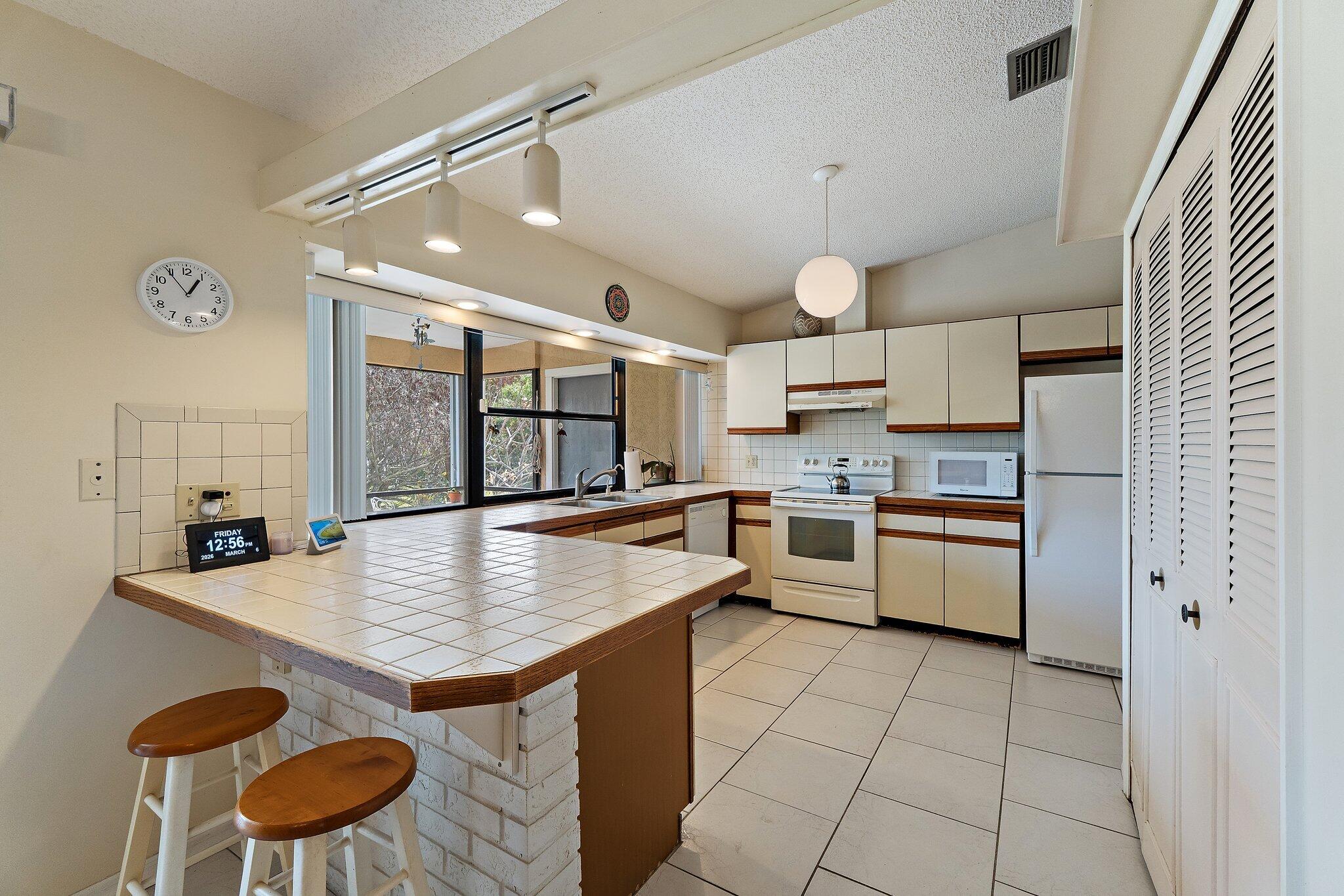 HOBE SOUND ESTATES - Residential