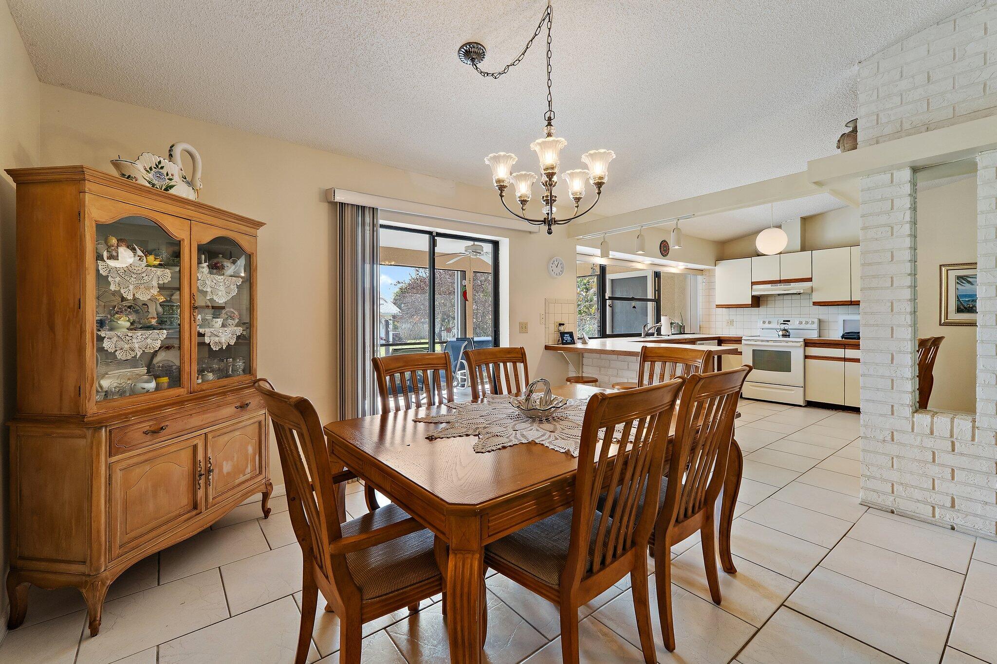 HOBE SOUND ESTATES - Residential