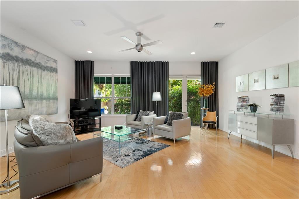 Colee's IV Townhomes - Residential