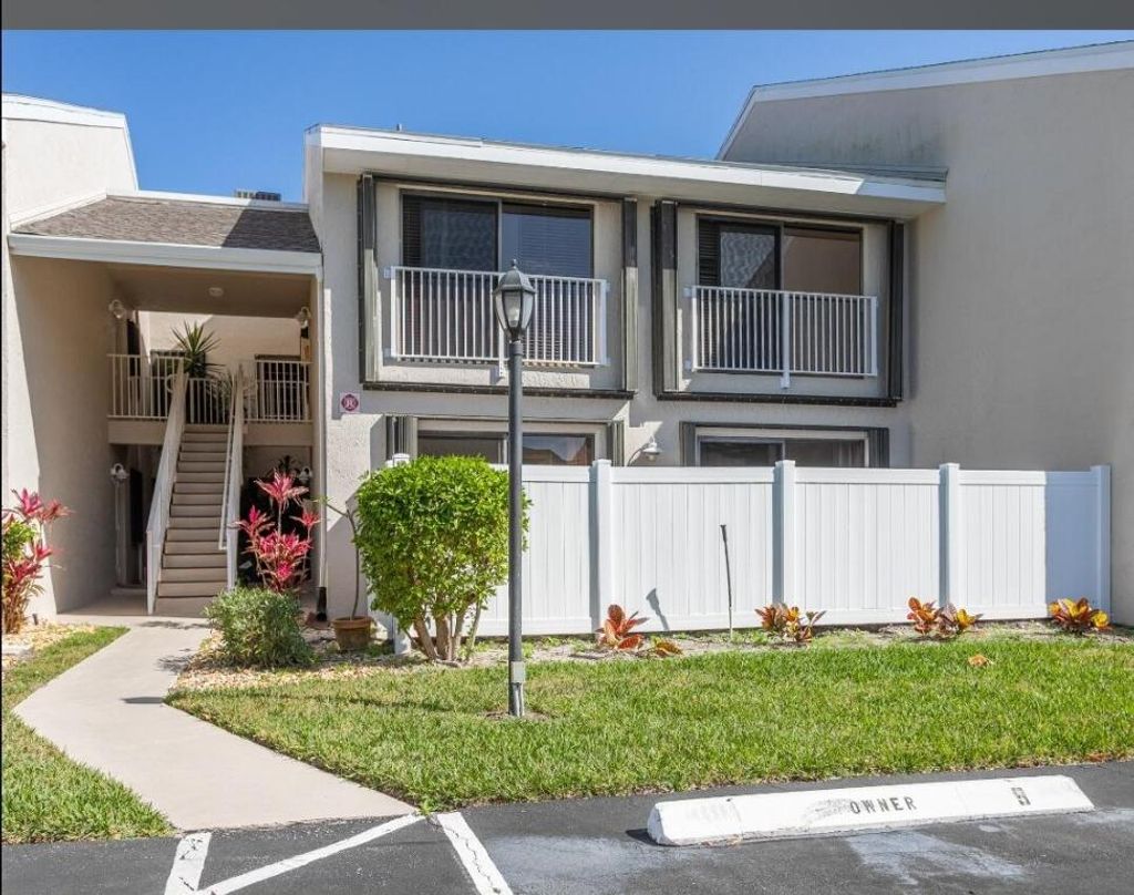 Photo of 3212 S Lakeview Circle #10104, Fort Pierce, FL 34949 (MLS # R11063957)