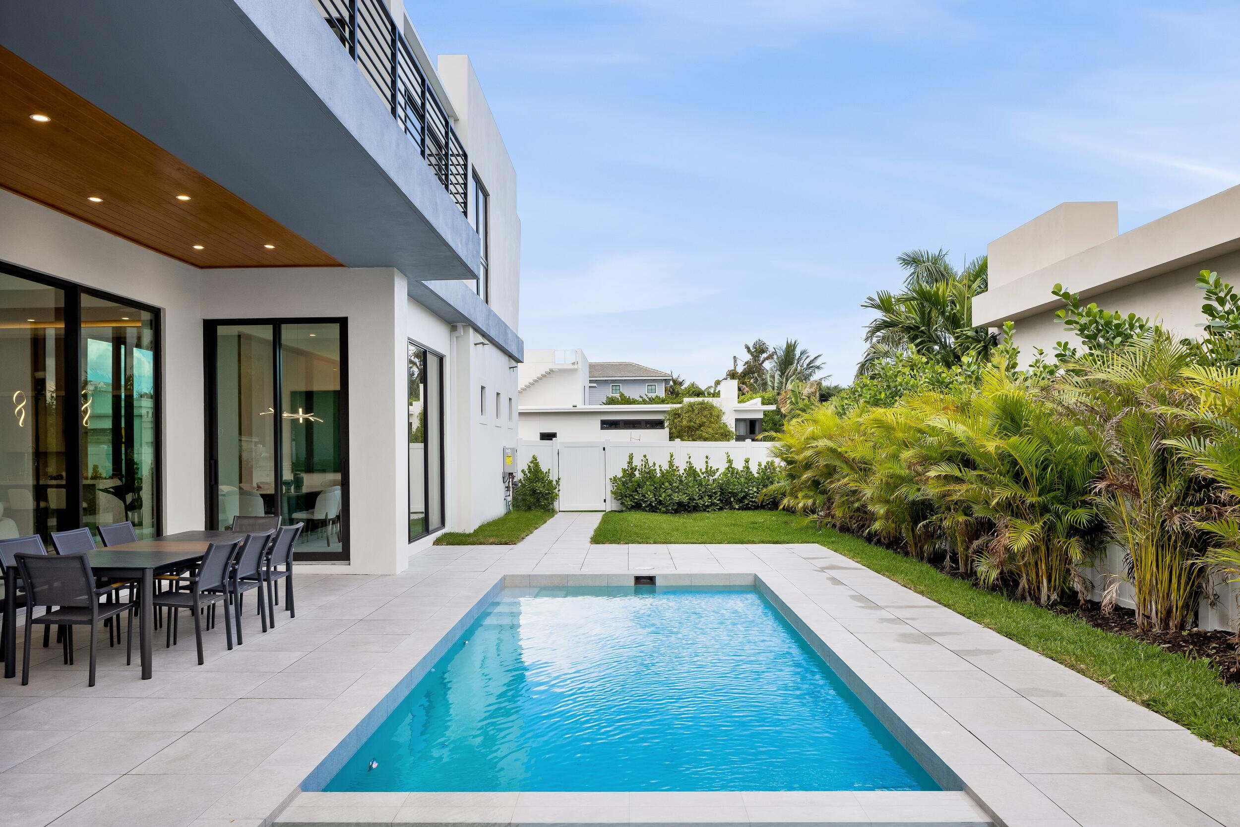 BOCA VILLAS - Residential